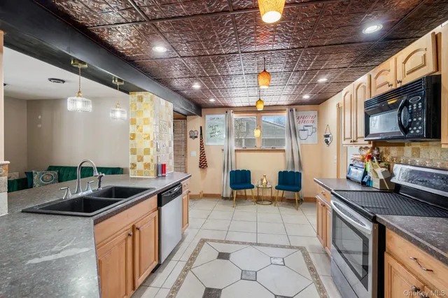 $529,990 | 42 Beechwood Park, Poughkeepsie, NY 12601