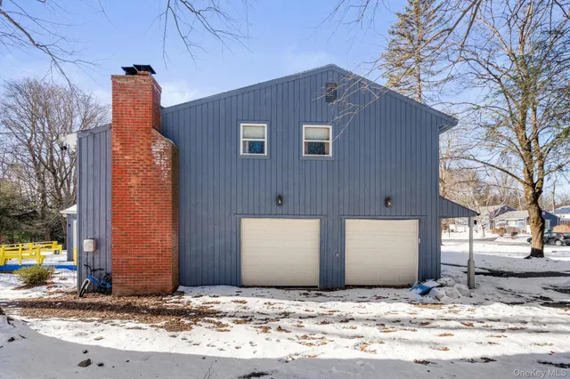 a house view with a outdoor space