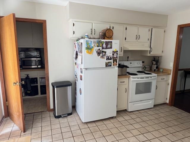 525 Middleton Loop Bolivar, TN 38008 - Photo 8 of 13 a kitchen with stainless steel appliances a refrigerator sink and cabinets