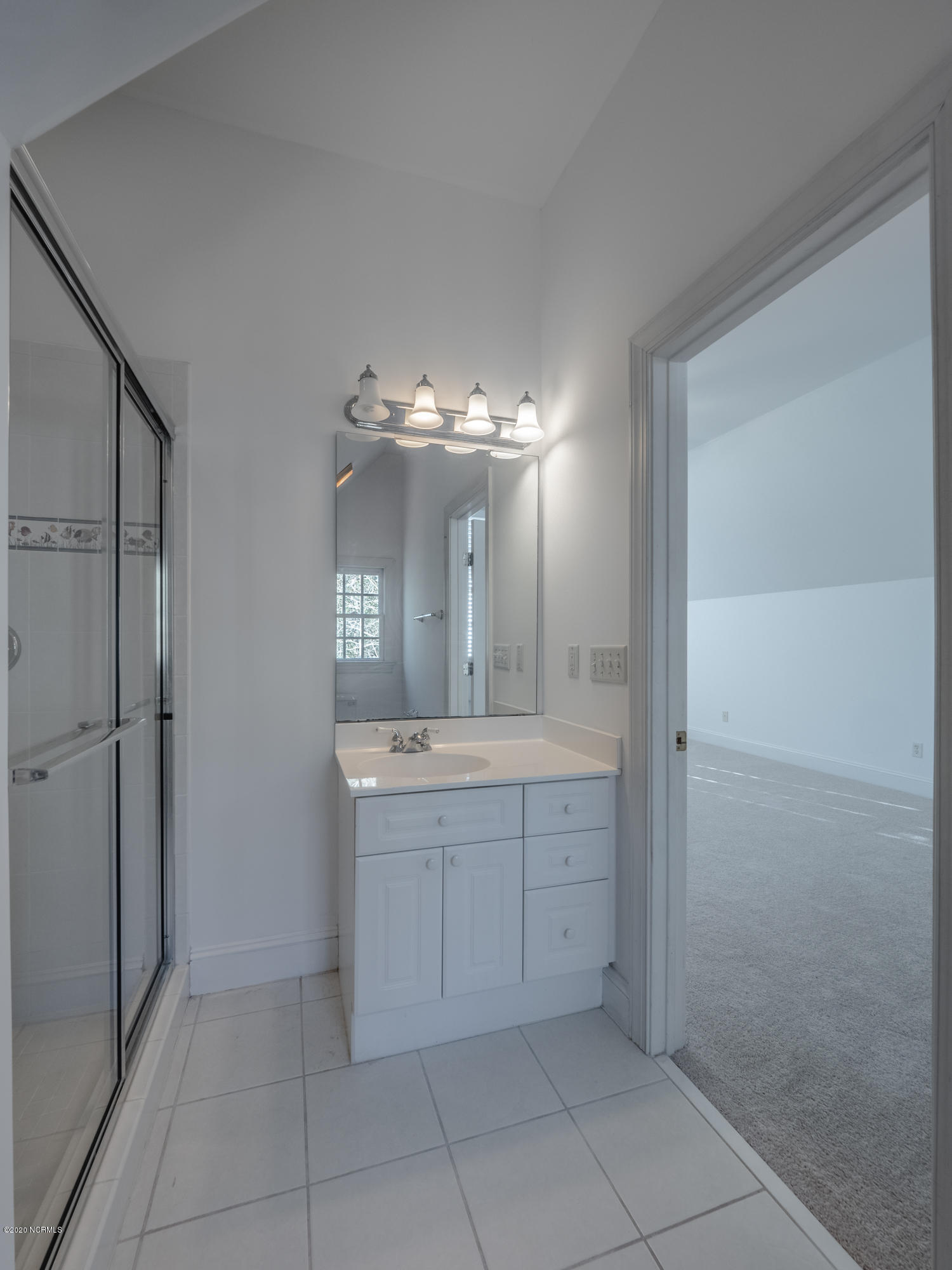 6108 Old Branch Road Wilmington, NC 28409 - Photo 48 of 64 Bathroom in the room over the garage