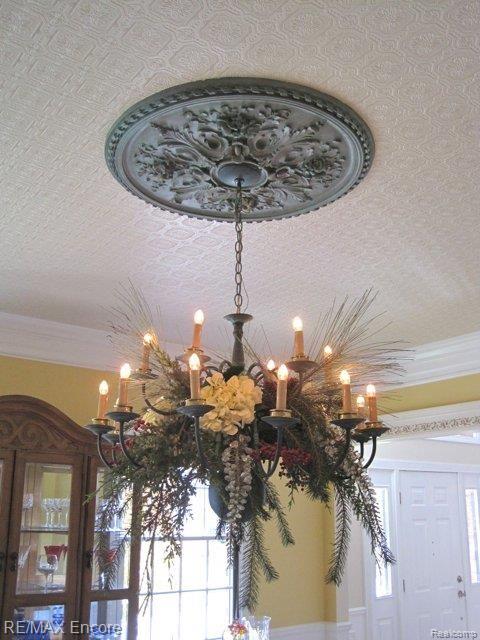 8635 Deerwood Road Clarkston, MI 48348 - Photo 33 of 58 Dining Room_Light.jpg