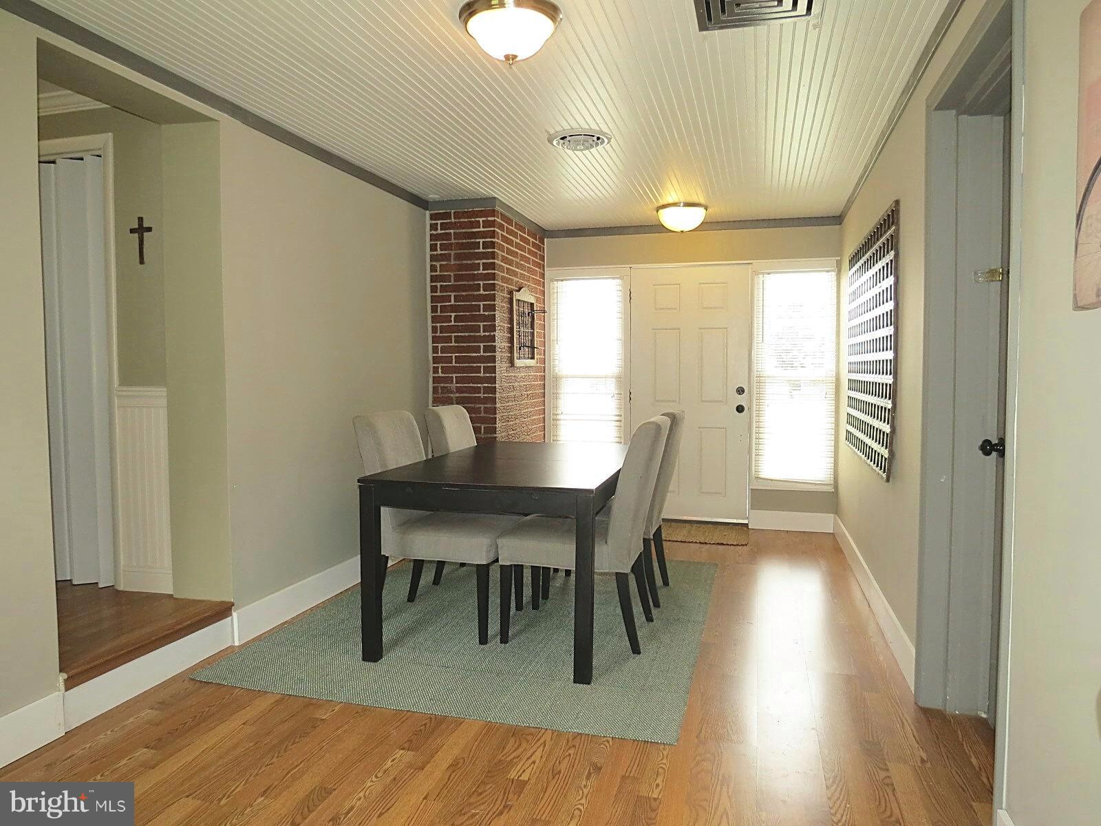 3700 Ridge Road Westminster, MD 21157 - Photo 17 of 27 Multi Purpose Enclosed Breezeway