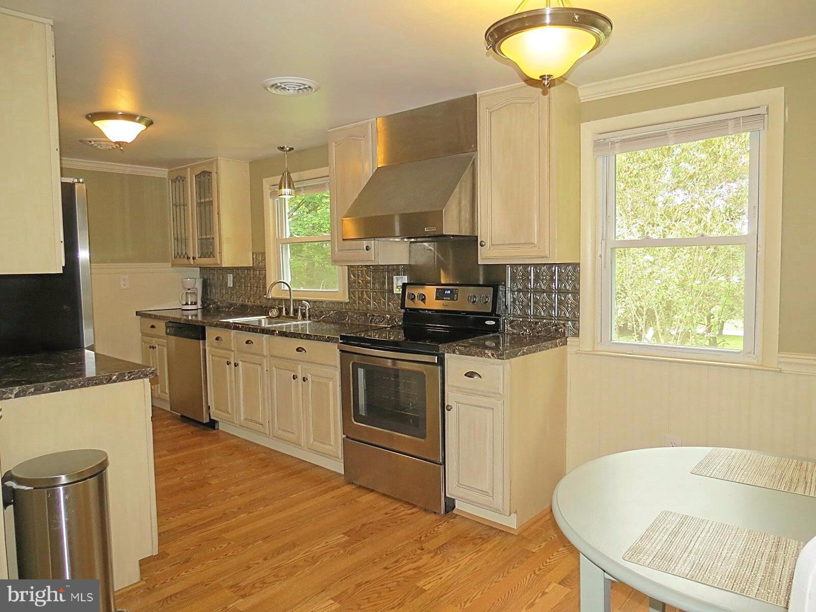 3700 Ridge Road Westminster, MD 21157 - Photo 6 of 27 Eat-in Kitchen with SS Appliances