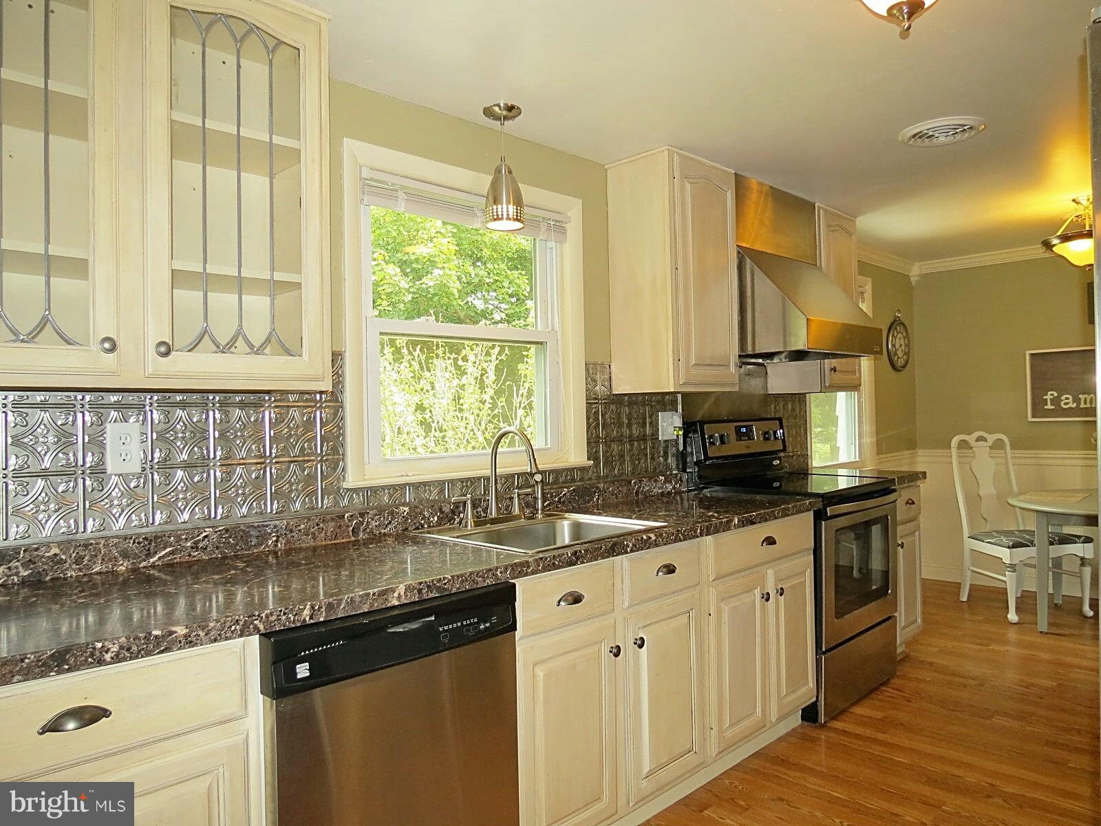3700 Ridge Road Westminster, MD 21157 - Photo 9 of 27 Kitchen has Attractive Backsplash