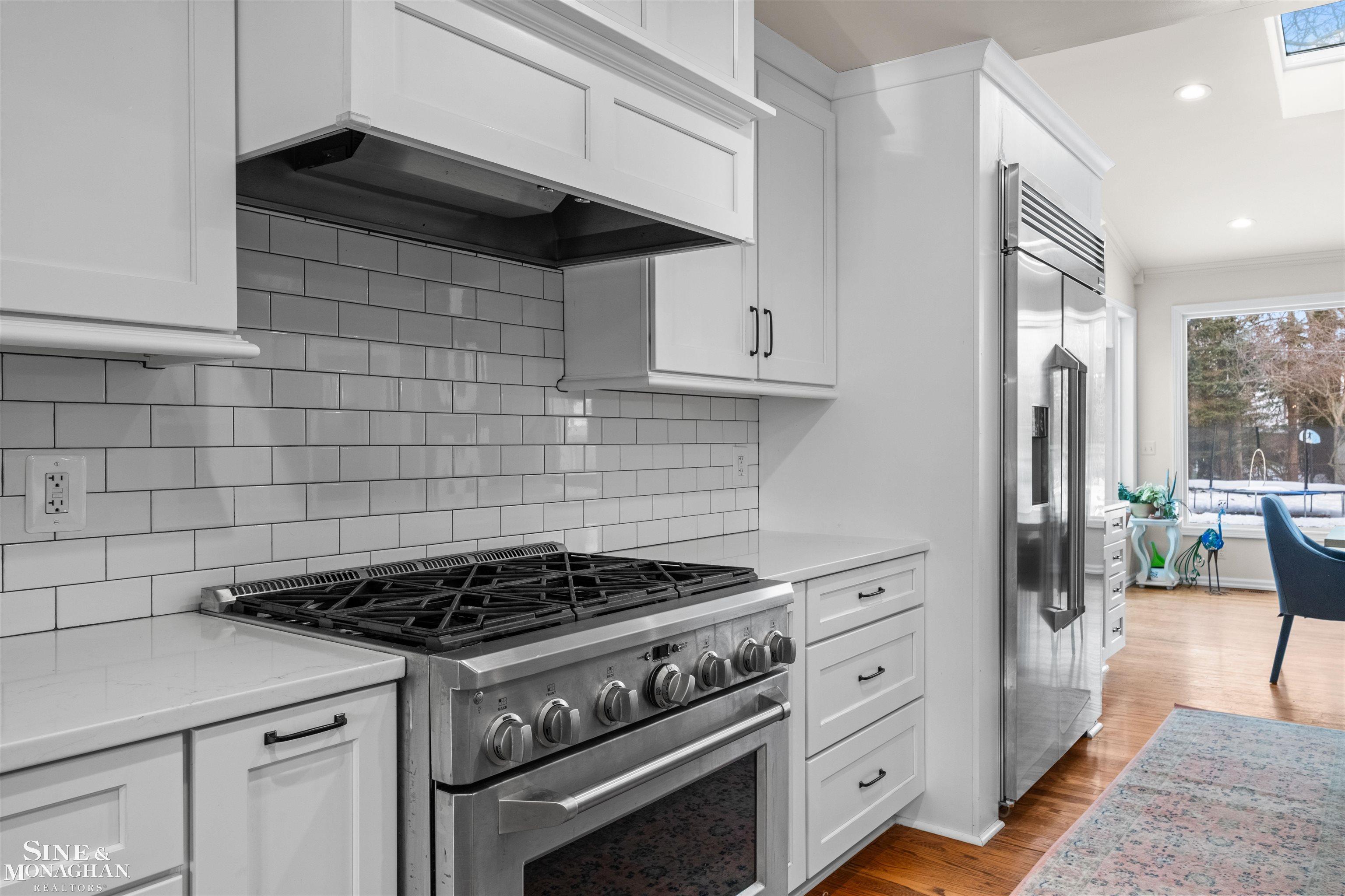 552 Middlesex Road Grosse Pointe, MI 48230 - Photo 4 of 60 50199096-fe080fb5-ac8f-40b6-b2ea-9e797422d576.JPG