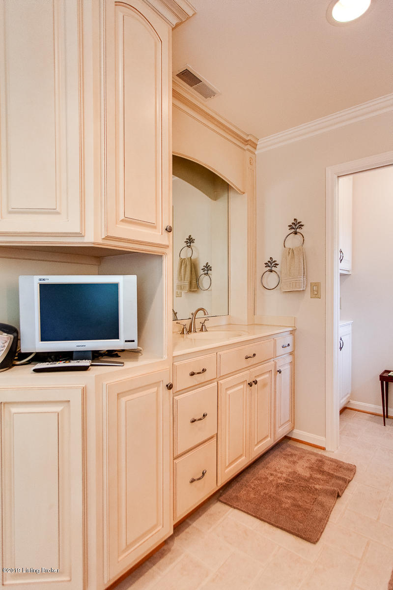 4703 Crofton Road Louisville, KY 40207 - Photo 22 of 38 4703 Crofton Rd-21