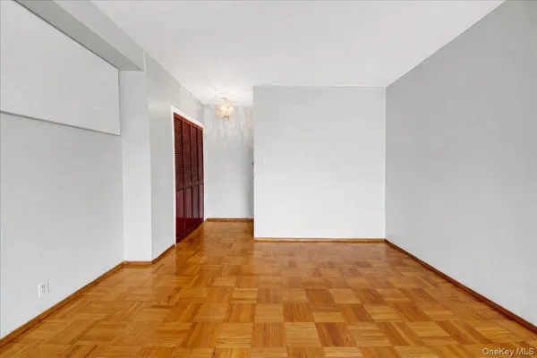 $1,995 | 6 Fordham Hill Ovl, Unit 6A | University Heights