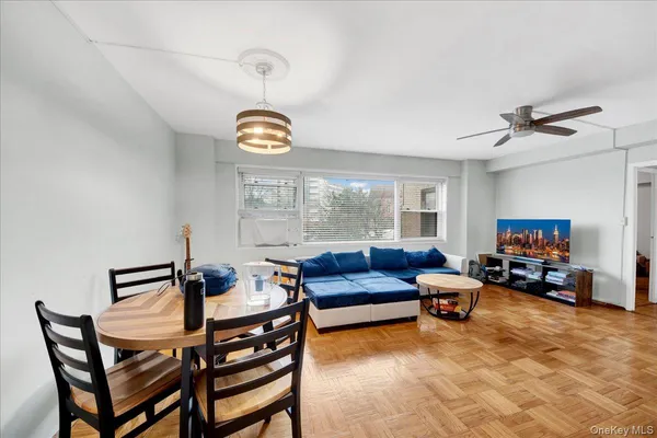 $1,995 | 6 Fordham Hill Ovl, Unit 6A | University Heights