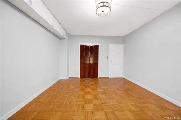 $1,995 | 6 Fordham Hill Ovl, Unit 6A | University Heights