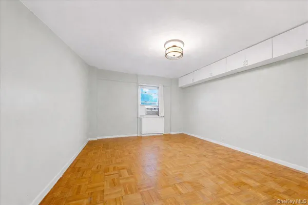 $1,995 | 6 Fordham Hill Ovl, Unit 6A | University Heights