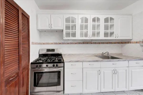 $1,995 | 6 Fordham Hill Ovl, Unit 6A | University Heights