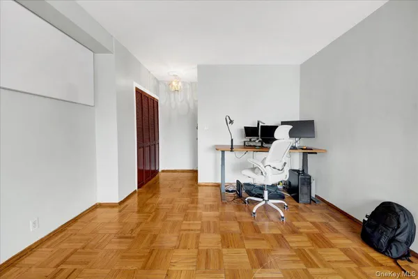 $1,995 | 6 Fordham Hill Ovl, Unit 6A | University Heights