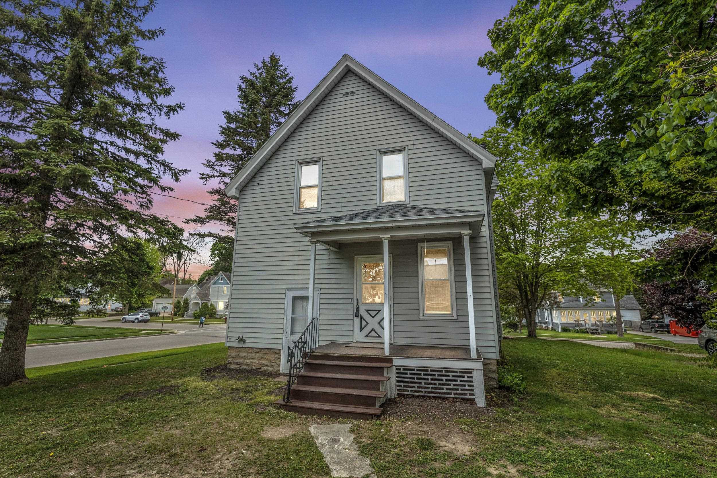 617 Newbury Street Ripon, WI 54971 - Photo 4 of 40