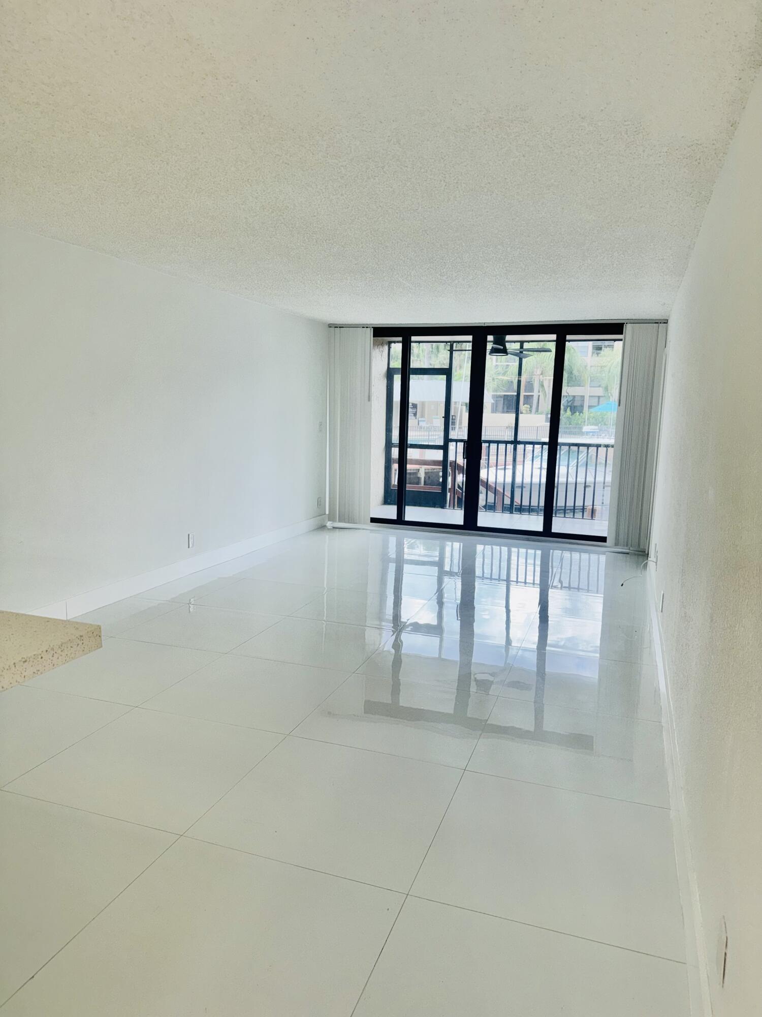 9 Royal Palm Way, Unit 102 Boca Raton, FL 33432 - Photo 9 of 29 living room