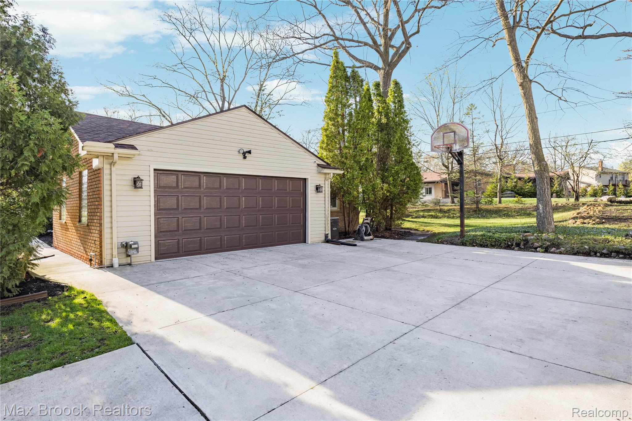 4550 Patrick Road West Bloomfield, MI 48322 - Photo 43 of 48 New driveway