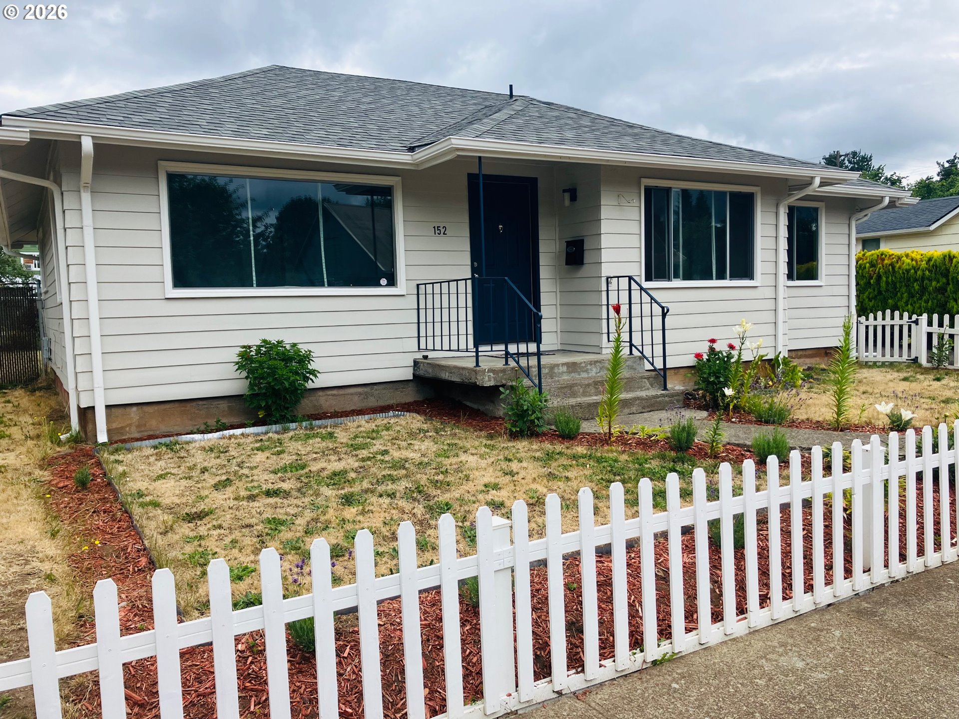 152 West C Street Springfield, OR 97477 - Photo 2 of 39