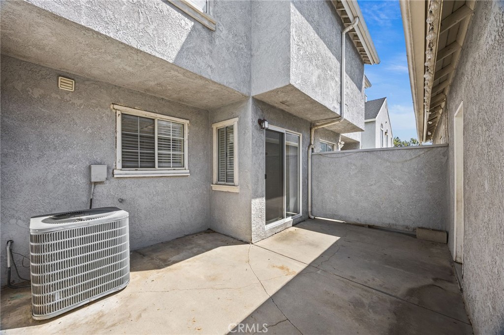 174 West Walnut Avenue, Unit B Rialto, CA 92376 - Photo 11 of 25