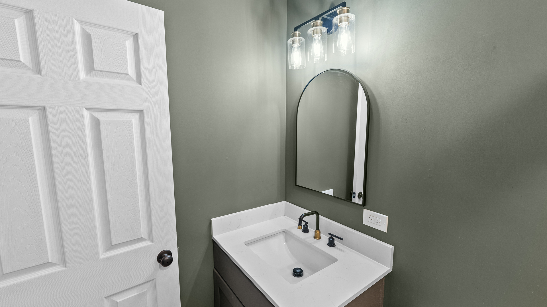 715 Surryse Road Lake Zurich, IL 60047 - Photo 19 of 23 Gallery Image 19