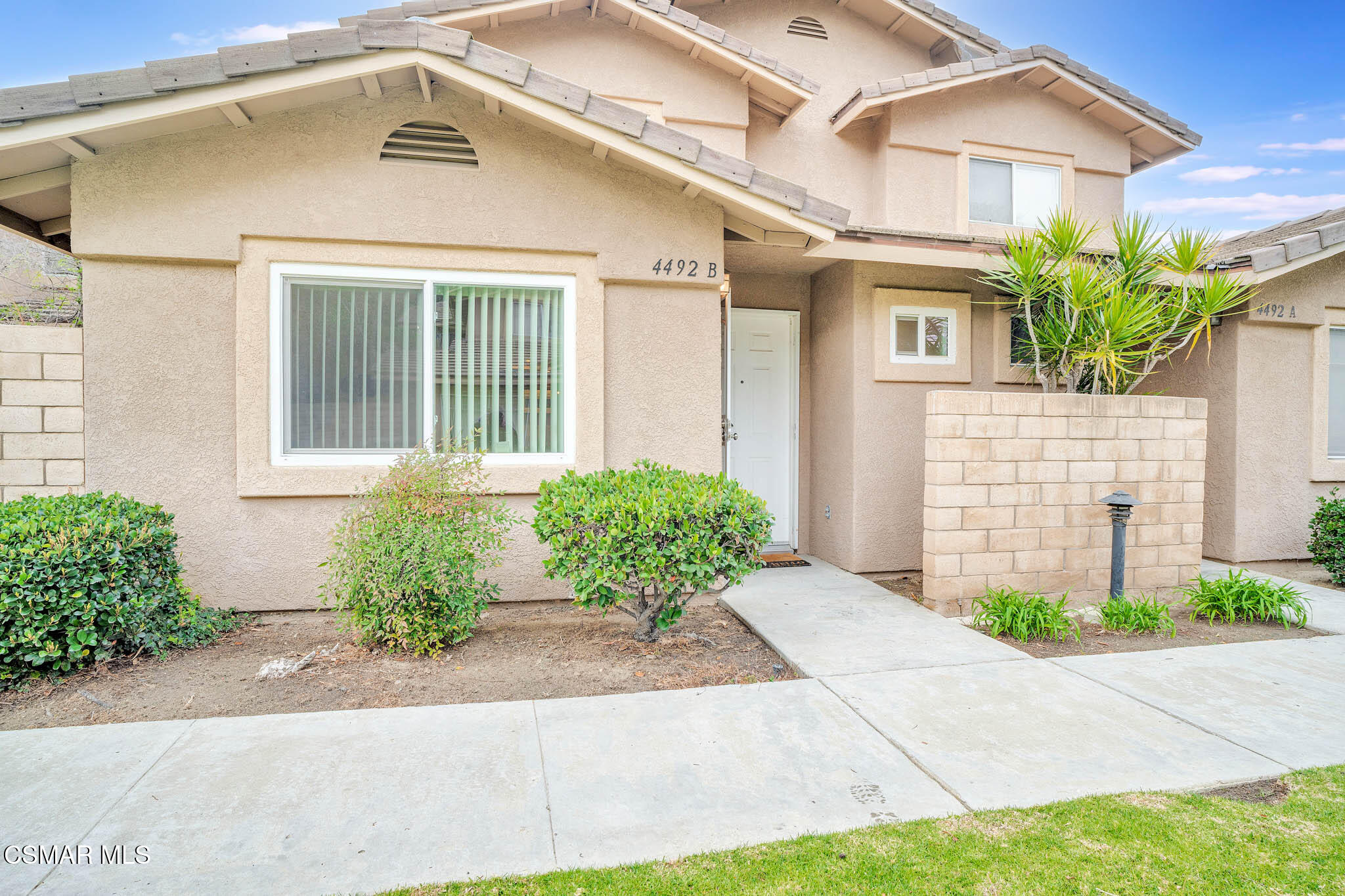 4492 Apricot Road, Unit B Simi Valley, CA 93063 - Photo 3 of 28 a front view of a house with garden
