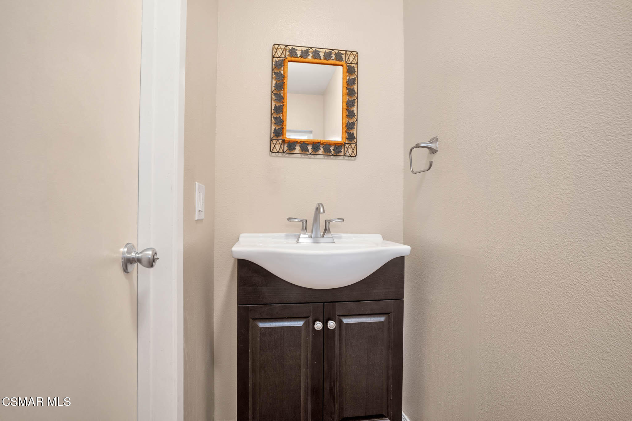 4492 Apricot Road, Unit B Simi Valley, CA 93063 - Photo 10 of 28 4492 Apricot Rd #B, Simi Valley - HsHP