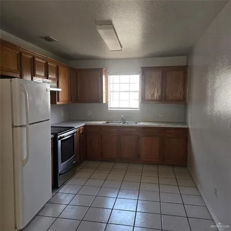 $750 | 1612 Orange Avenue, Unit 4, Weslaco, TX 78596