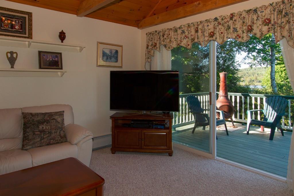 7 Reed's Road Seal Cove, ME 04674 - Photo 10 of 32 Living room
