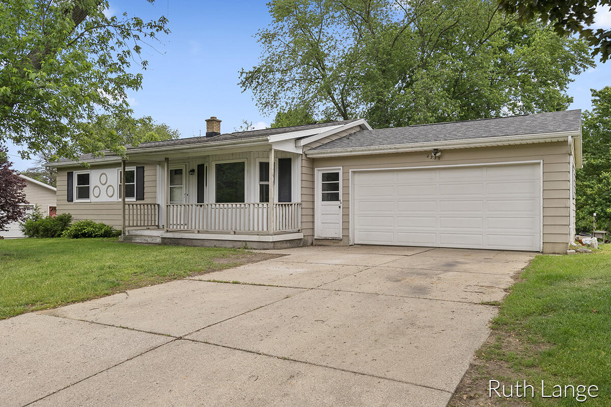 4331 Alpine Drive Dorr, MI 49323 - Photo 3 of 27 IMG_1002