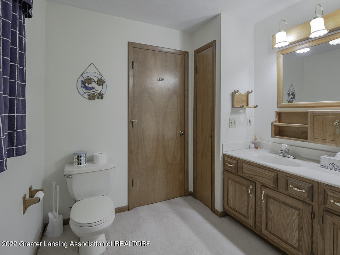 6285 West Reynolds Road Haslett, MI 48840 - Photo 18 of 40 6285_W_Reynolds_Ave_057
