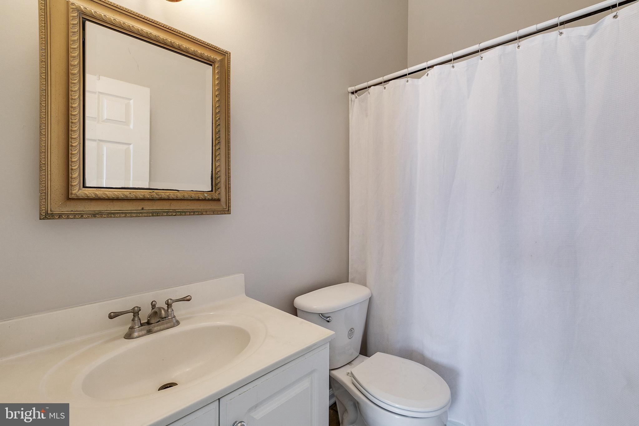 141-45 North 2nd Street, Unit 3B Philadelphia, PA 19106 - Photo 9 of 20 En suite primary bath (shower and tub)