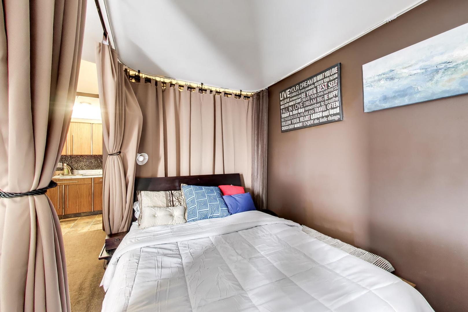 260 East Chestnut Street, Unit 801 Chicago, IL 60611 - Photo 13 of 36