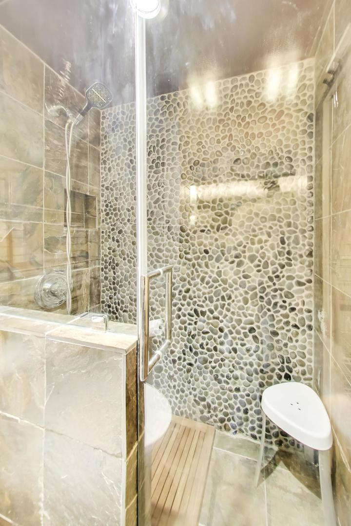 260 East Chestnut Street, Unit 801 Chicago, IL 60611 - Photo 17 of 36