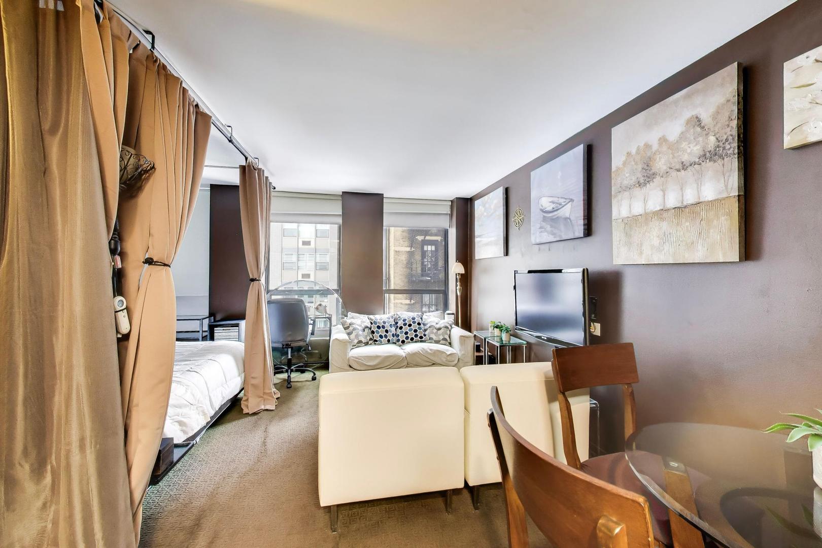 260 East Chestnut Street, Unit 801 Chicago, IL 60611 - Photo 8 of 36