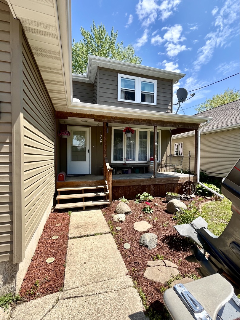 1221 Plain Street Peru, IL 61354 - Photo 3 of 36