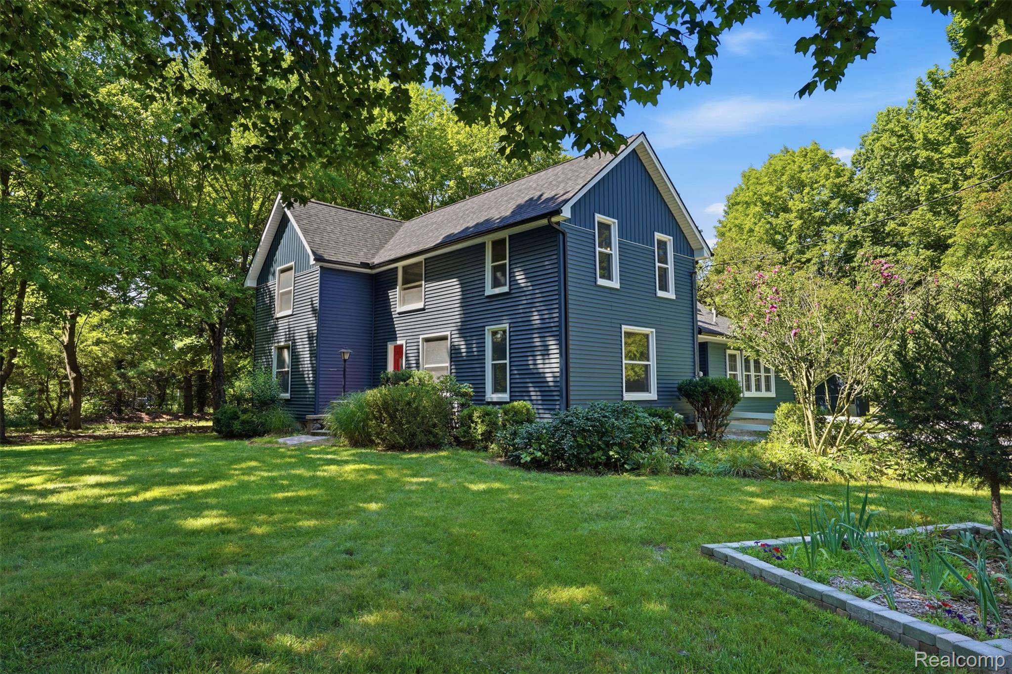 8880 Cedar Lake Road Pinckney, MI 48169 - Photo 2 of 75 2_8880 cedar lake rd-2.jpg