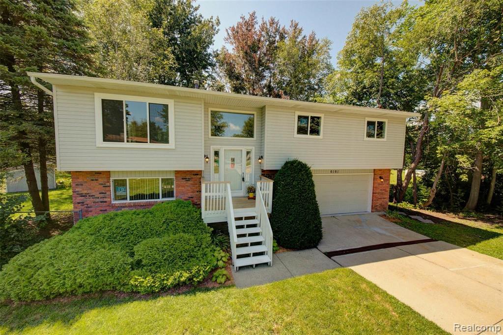6161 Gordon Road Waterford, MI 48327 - Photo 1 of 53