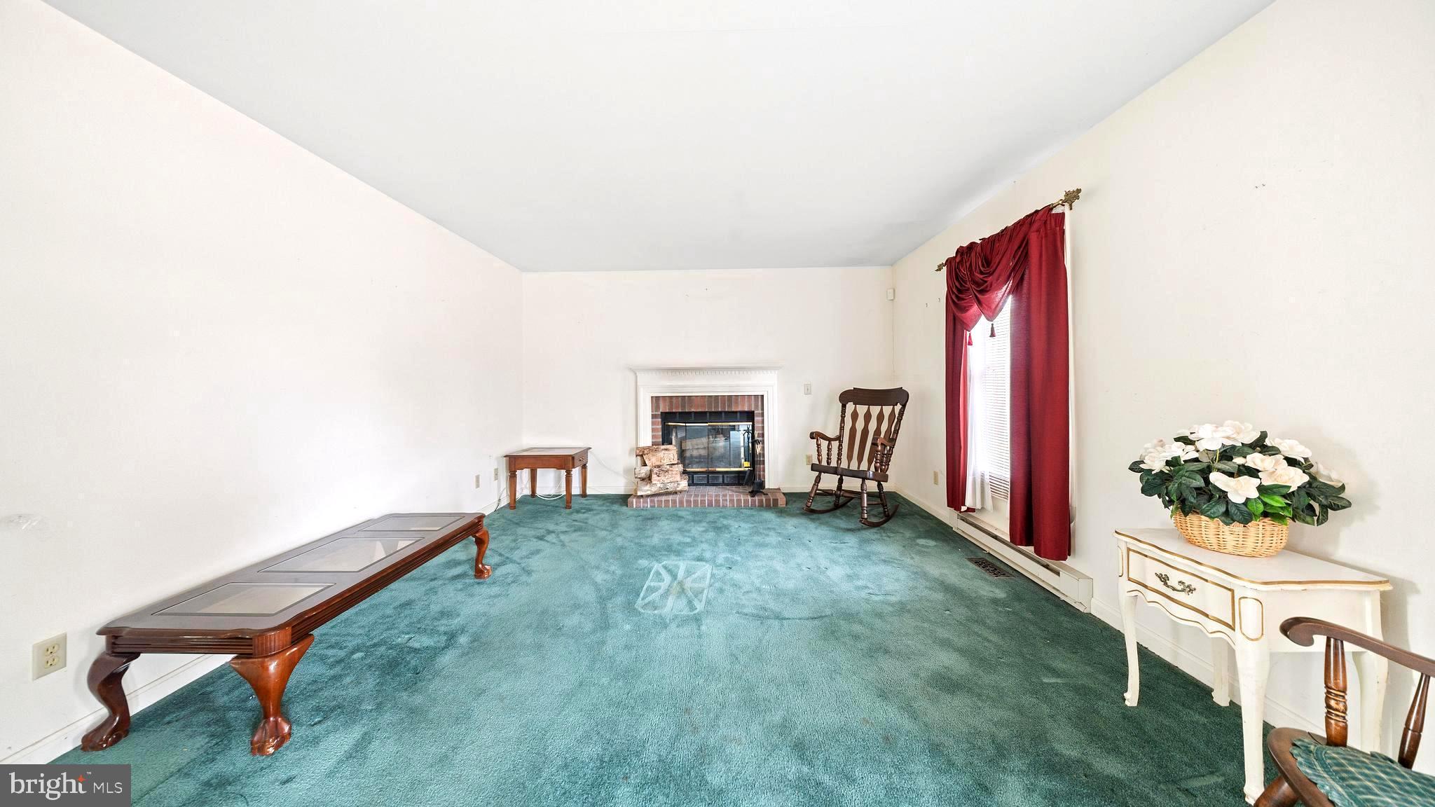 34157 Somerset Road Pocomoke City, MD 21851 - Photo 8 of 39 a living room with furniture and a potted plant