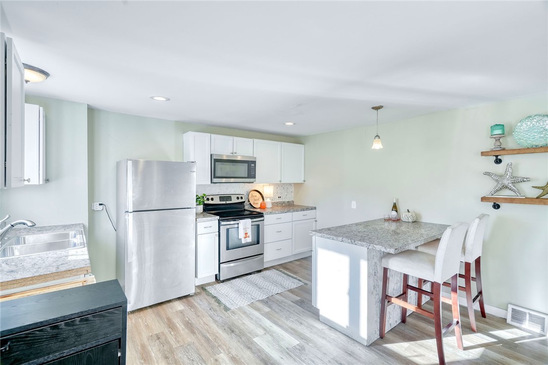 595 Hinchey Road Gates, NY 14624 - Photo 6 of 31