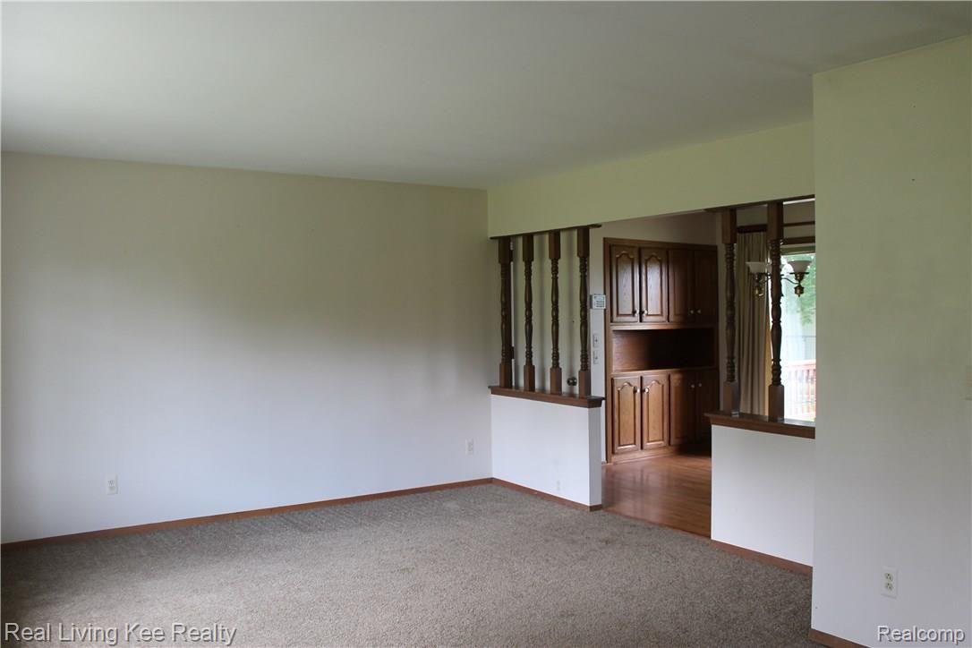 2900 Lake George Road Oakland, MI 48363 - Photo 2 of 27 IMG_3656.JPG