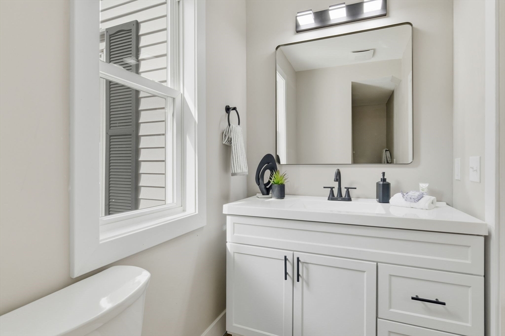 49 Linden Street Holyoke, MA 01040 - Photo 15 of 24