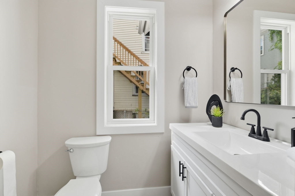 49 Linden Street Holyoke, MA 01040 - Photo 16 of 24