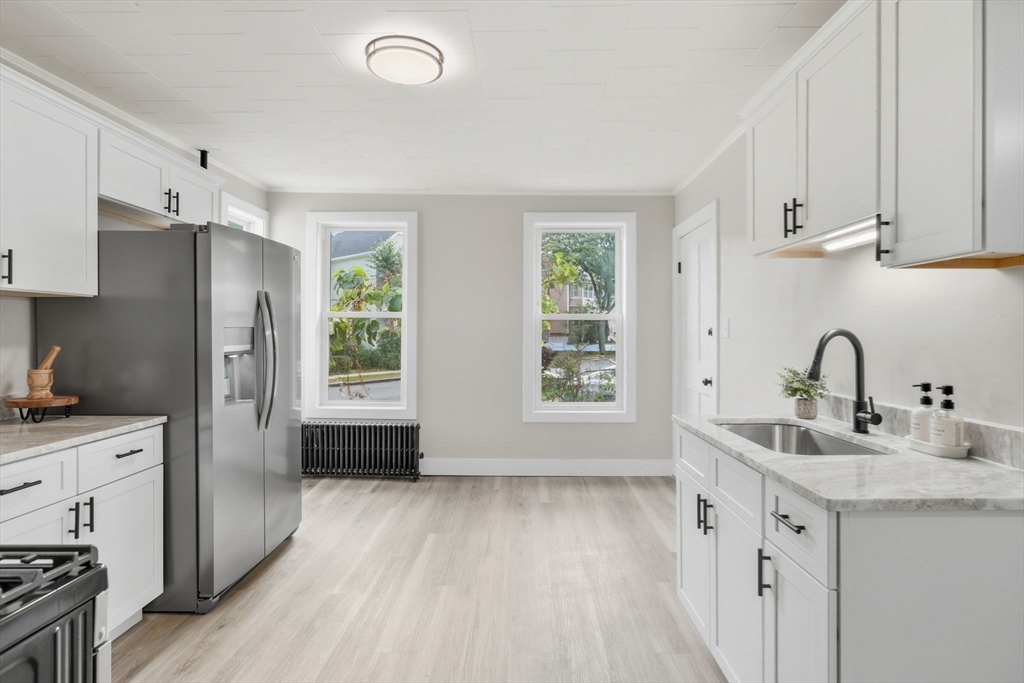 49 Linden Street Holyoke, MA 01040 - Photo 5 of 24