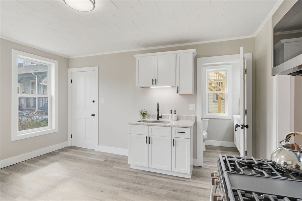 49 Linden Street Holyoke, MA 01040 - Photo 7 of 24