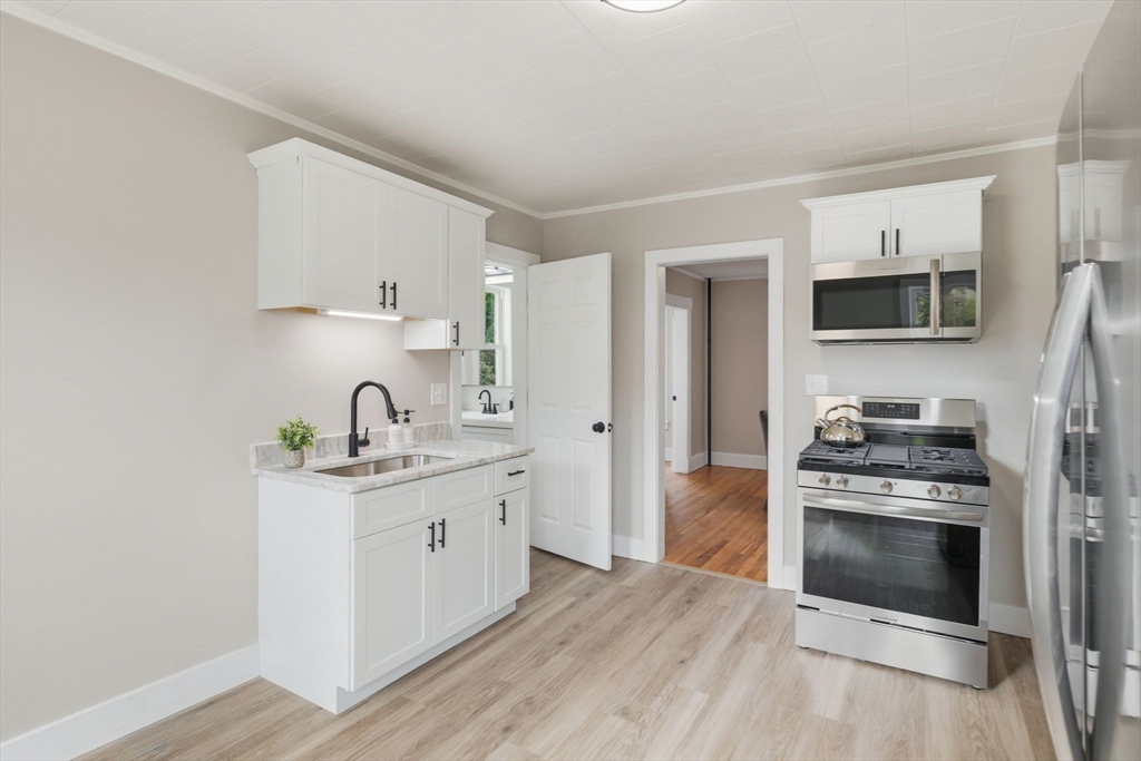 49 Linden Street Holyoke, MA 01040 - Photo 9 of 24