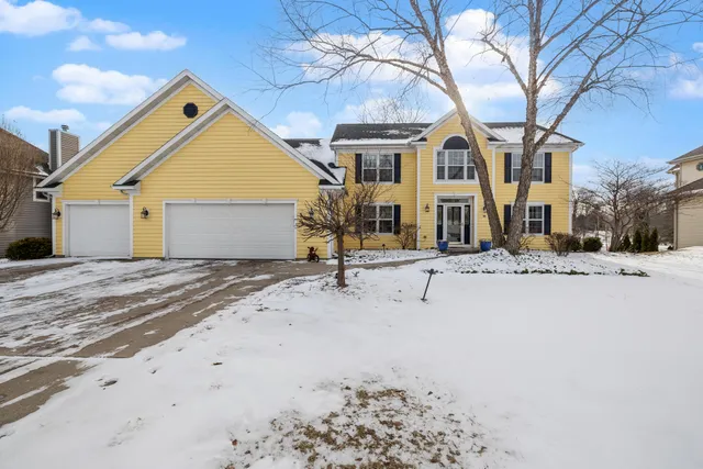 $749,900 | 453 Deerwood Court, Grafton, WI 53024