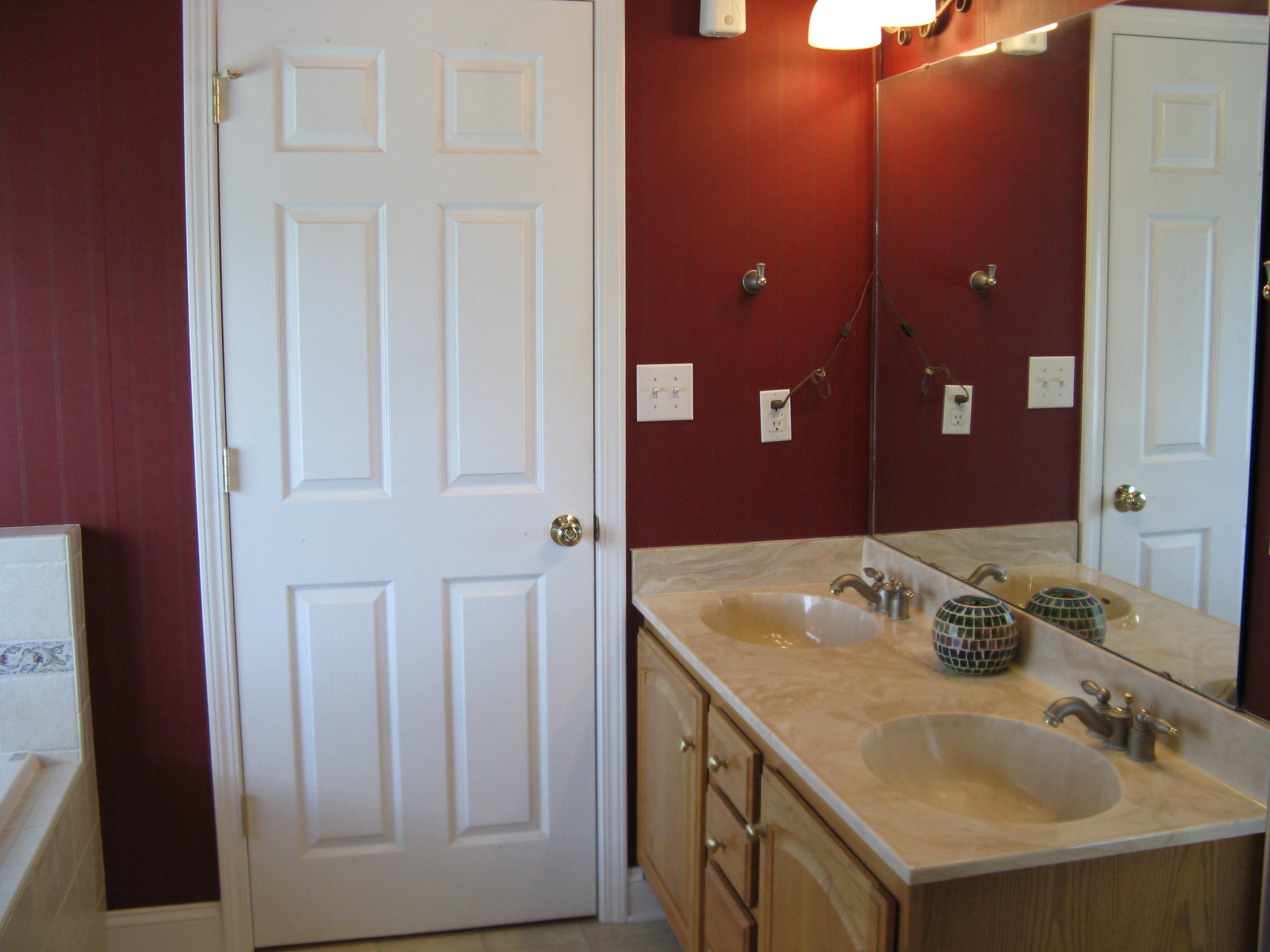 629 Castleridge Road Vinton, VA 24179 - Photo 8 of 19 master bath