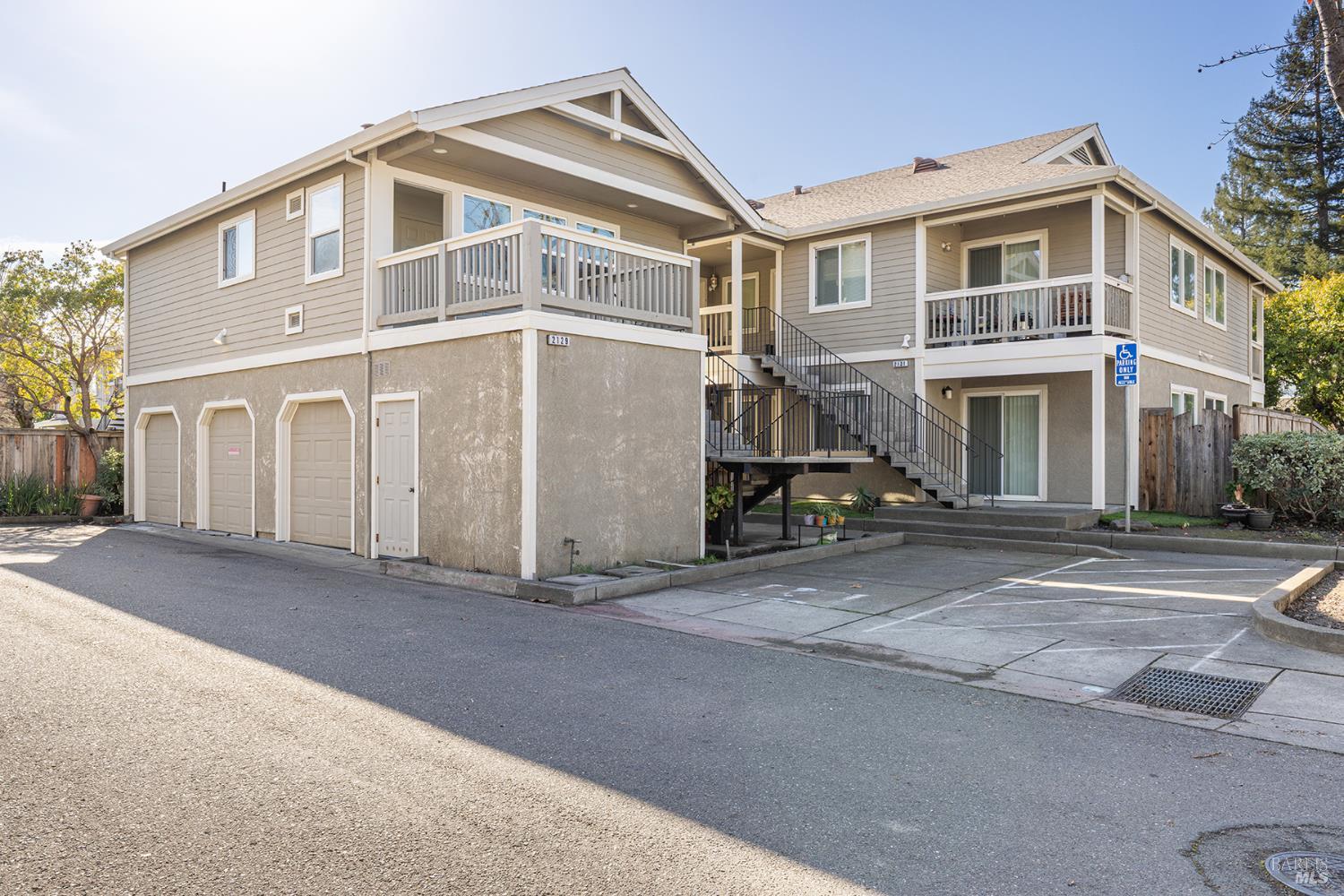 2131 Naomi Place Santa Rosa, CA 95403 - Photo 3 of 24