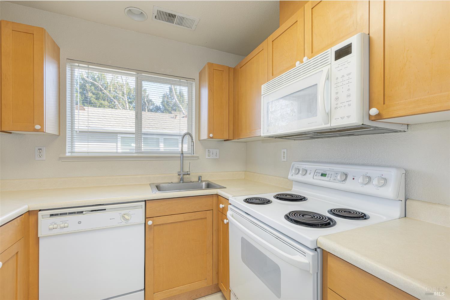 2131 Naomi Place Santa Rosa, CA 95403 - Photo 8 of 24