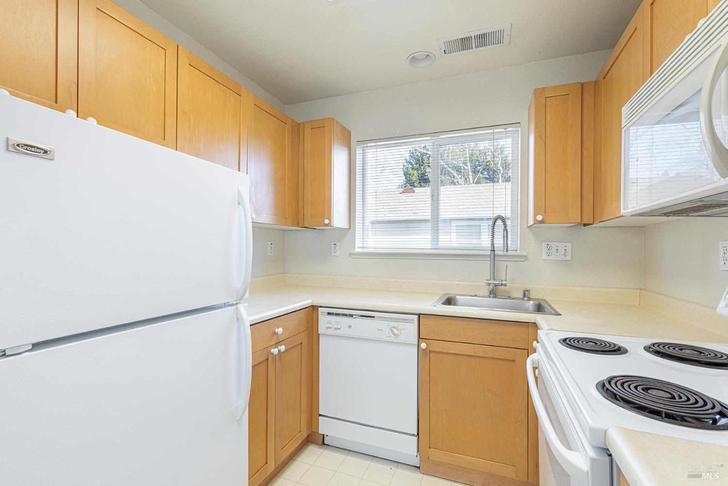 2131 Naomi Place Santa Rosa, CA 95403 - Photo 9 of 24