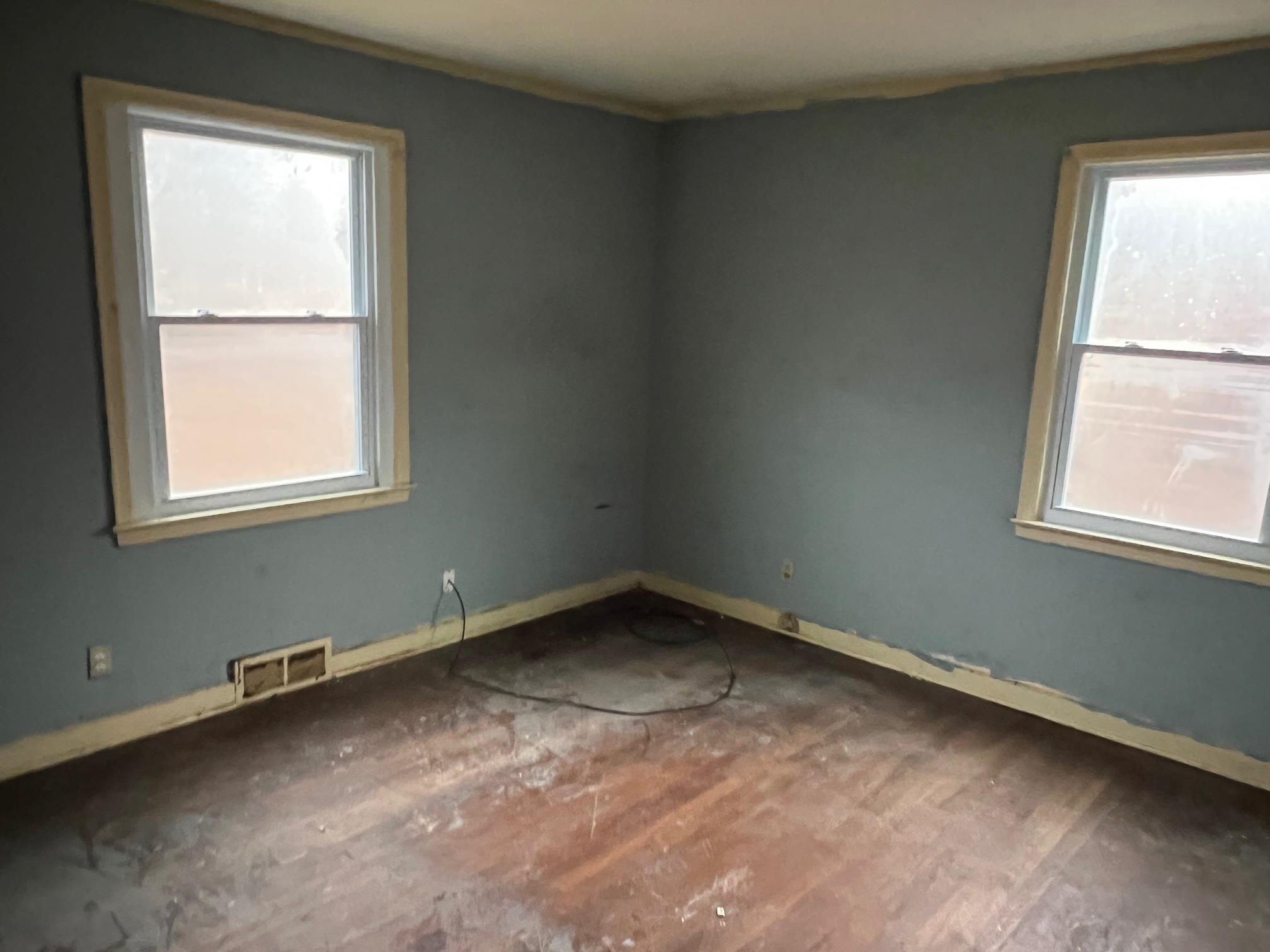 885 Blanchard Road Memphis, TN 38116 - Photo 8 of 8 an empty room with a window