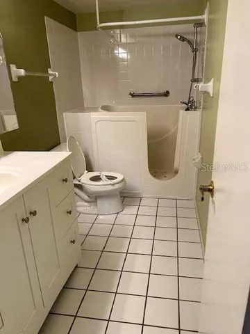 $1,925 | 3823 North Oak Drive, Unit K41, Tampa, FL 33611